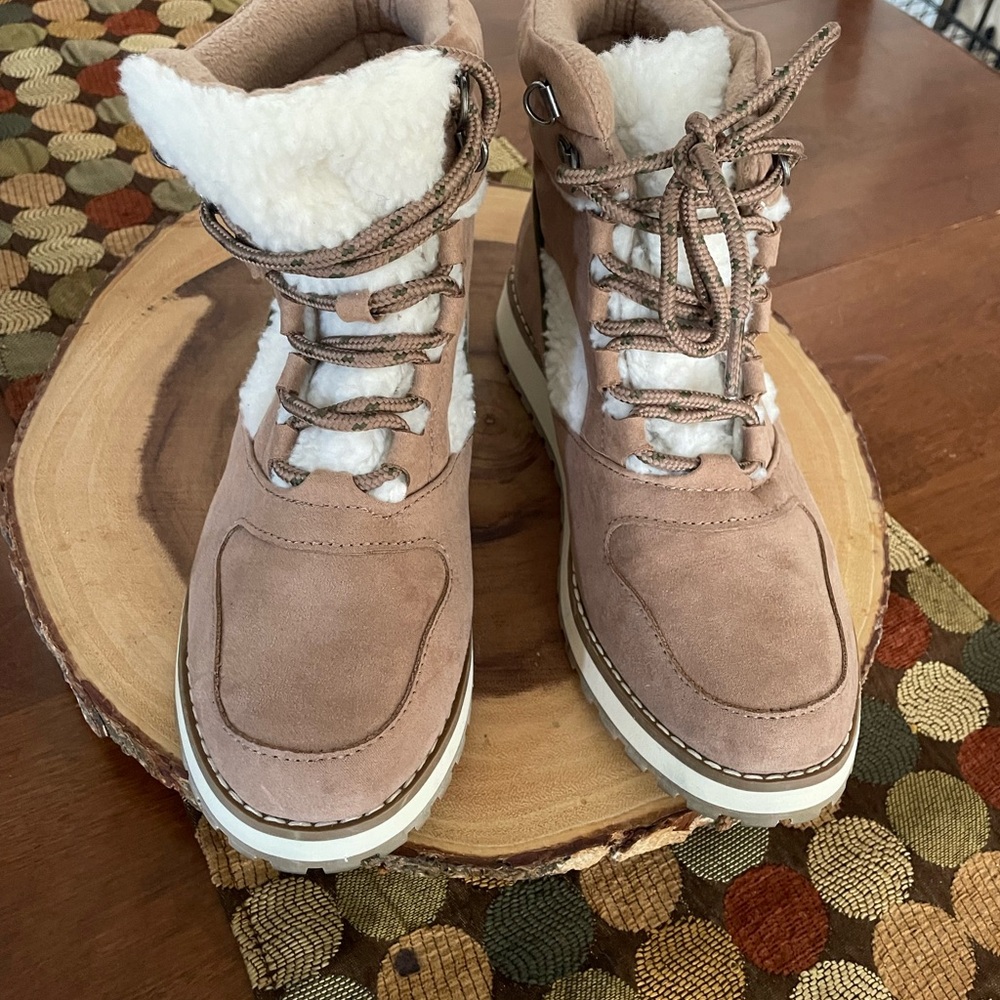 Old Navy Tan Winter Boots with White Fur